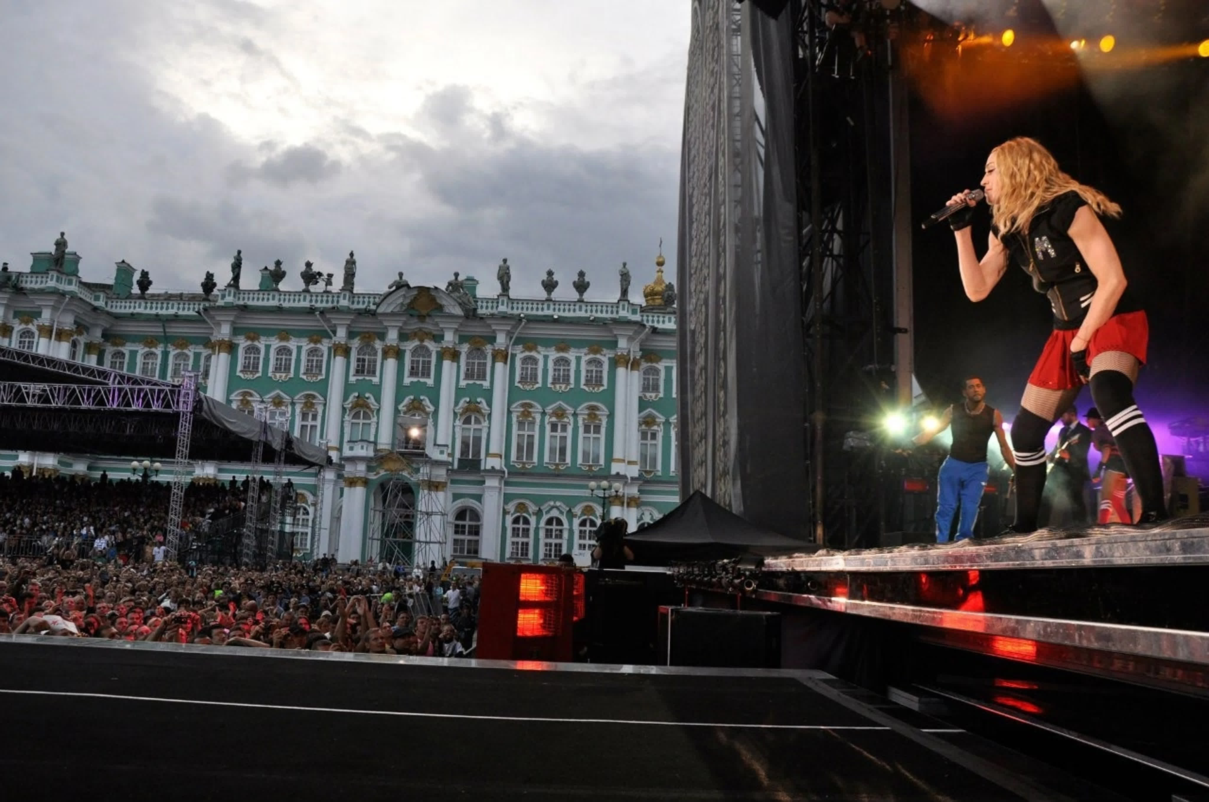 Sticky & Sweet Tour: Saint Petersburg