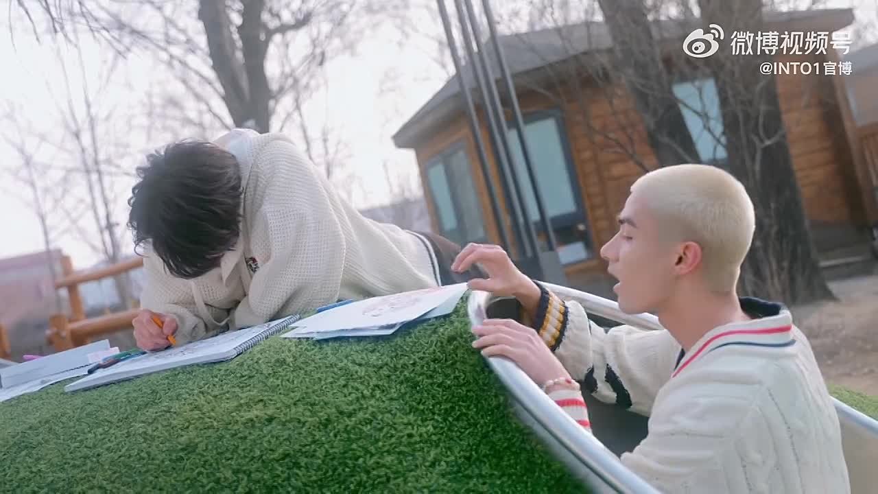 MV (INTO1)