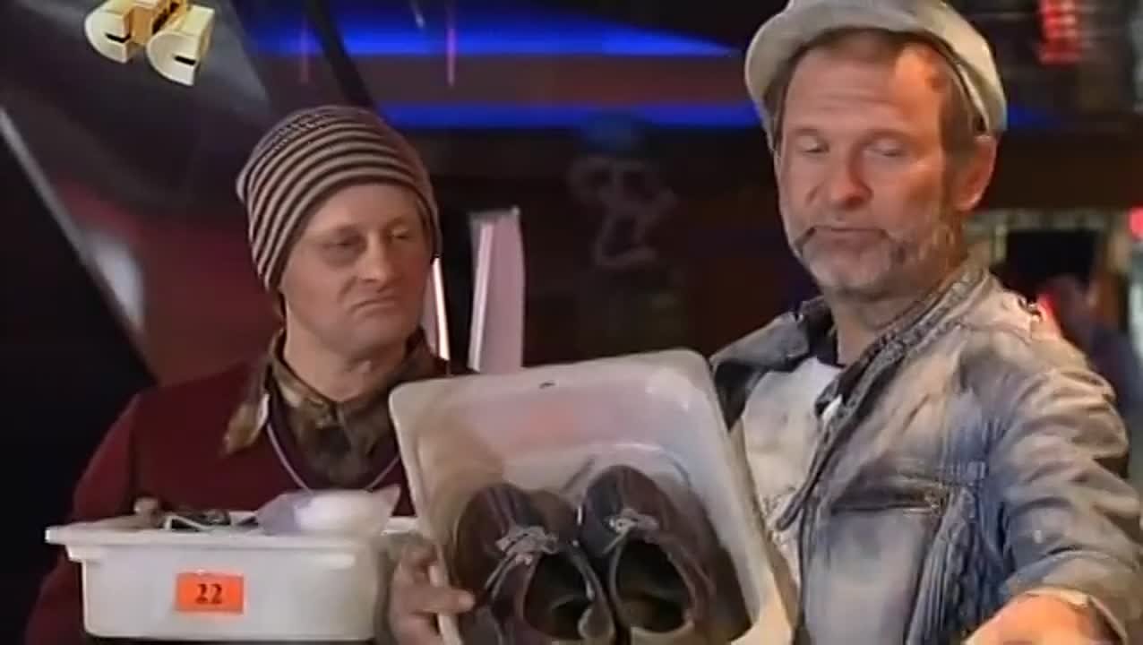 6 кадров. Бомжи и боулинг