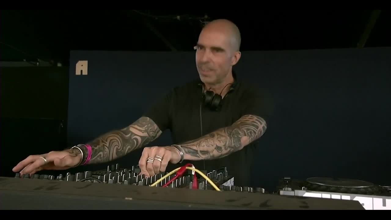 TECHNO 2