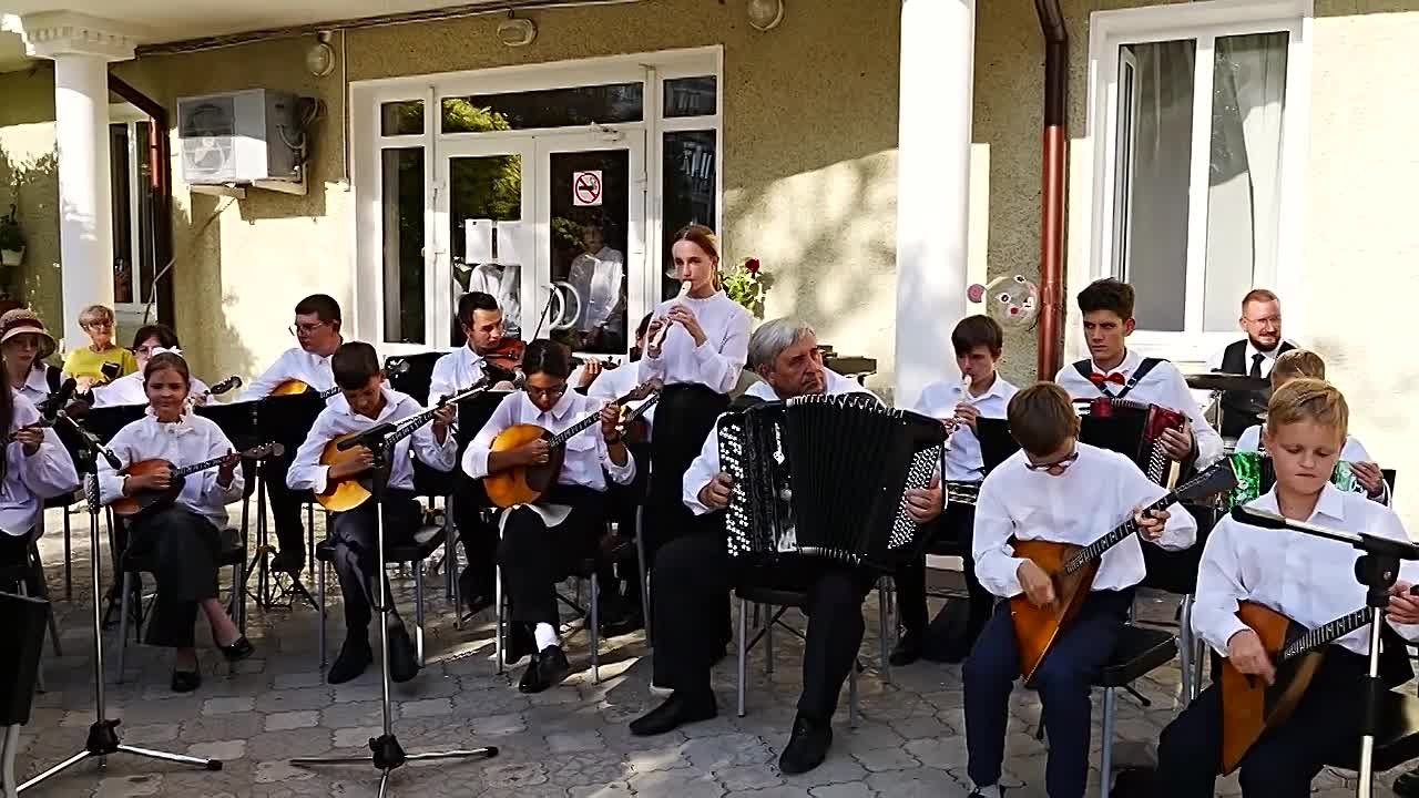 ПОЮЩИЕ СТРУНЫ РОССИИ 2023