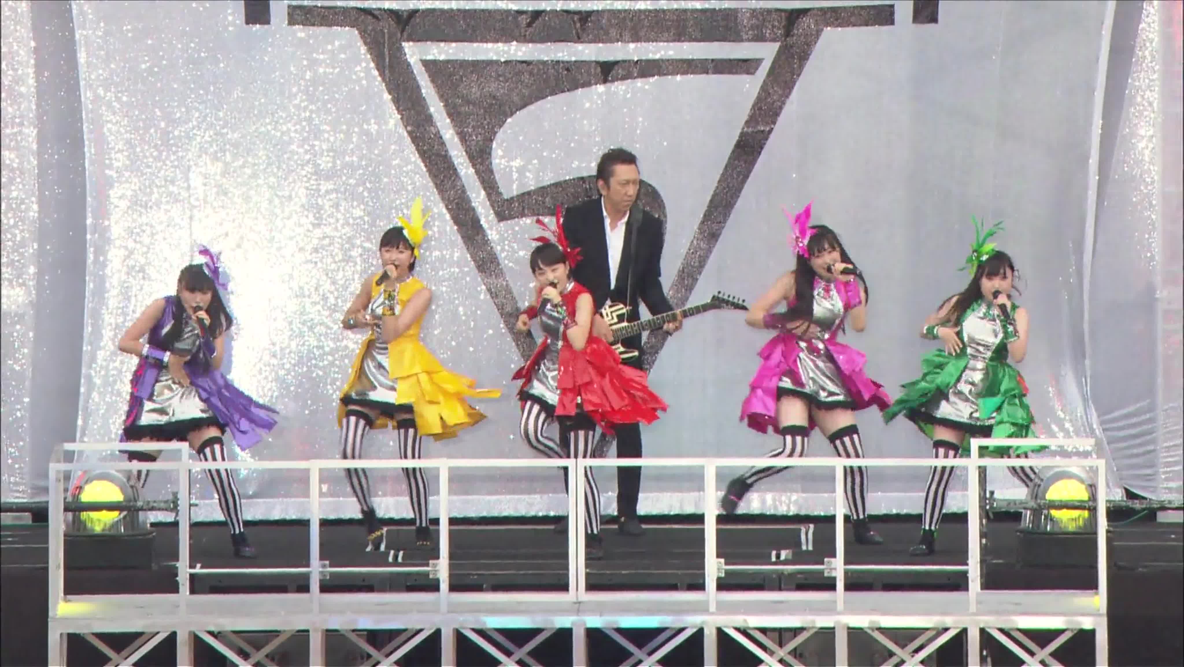 Momoclo Natsu no Bakasawagi ~World Summer Dive~ 2013