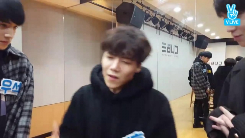 ► V App