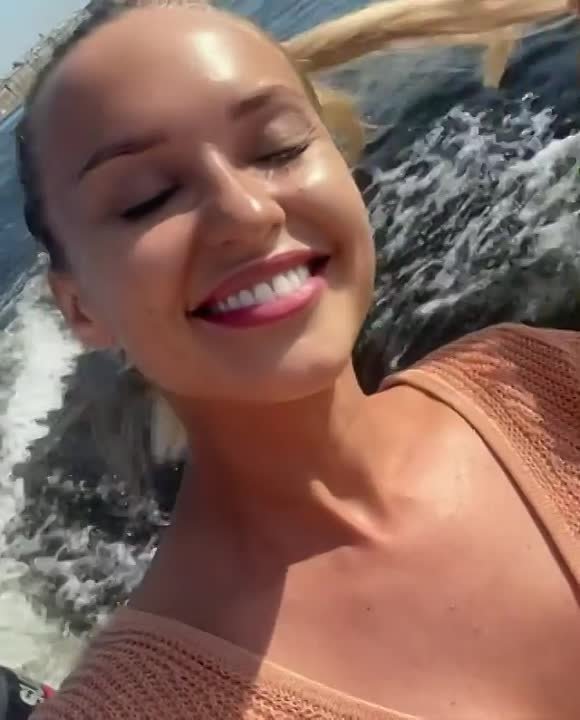 roxy_blue_eyed