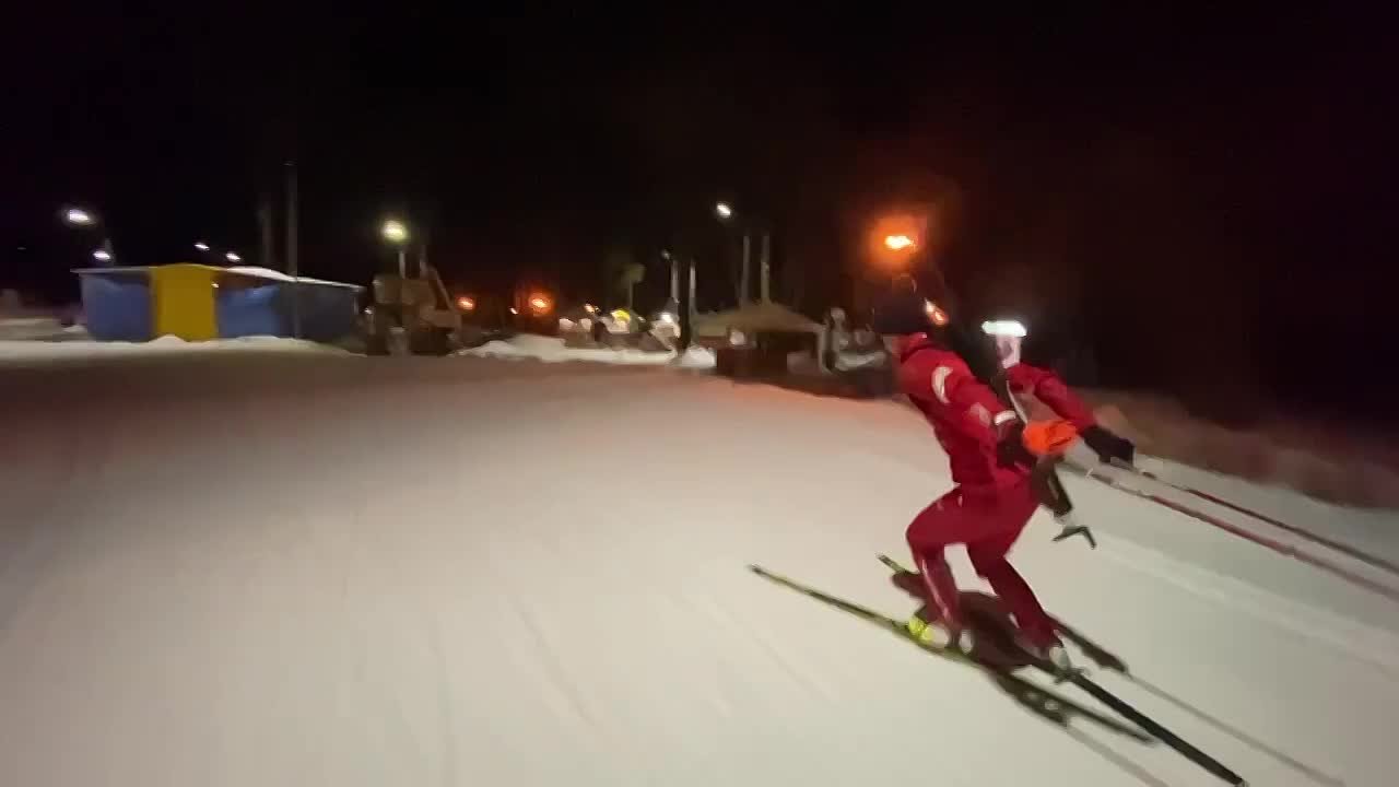 Лыжники