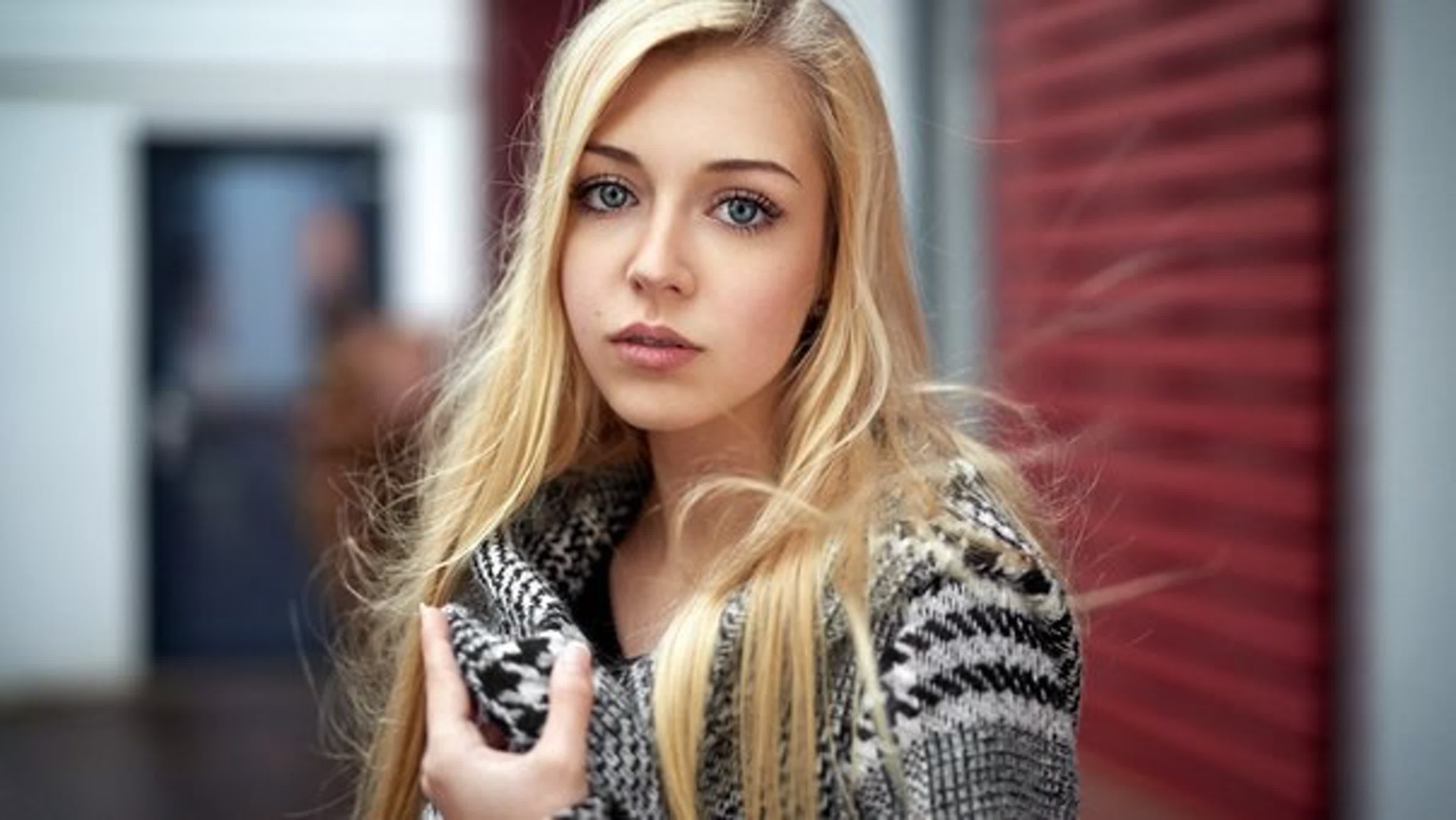 Blonde Hair Blue Eyes Teen