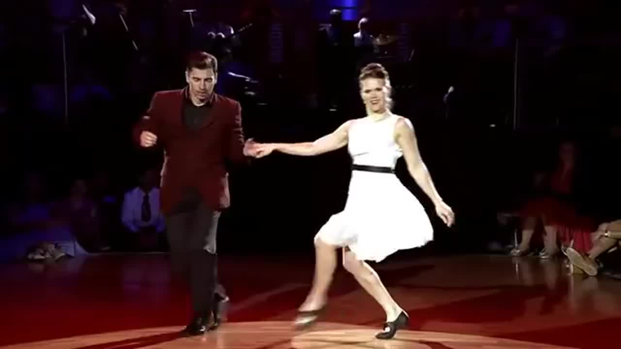 Шизгара танец под песню. Шизгара танцы видео. Шизгара she is.